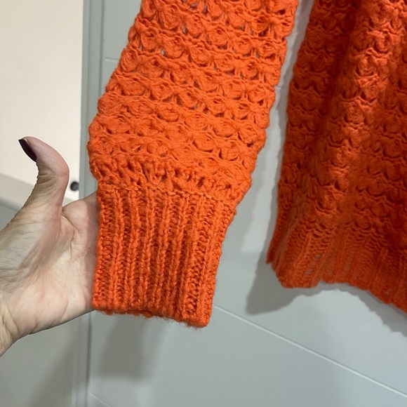 NEW FREE PEOPLE SIZE XS but fits small Medium or large beautiful Orange Color - Picture 8 of 8